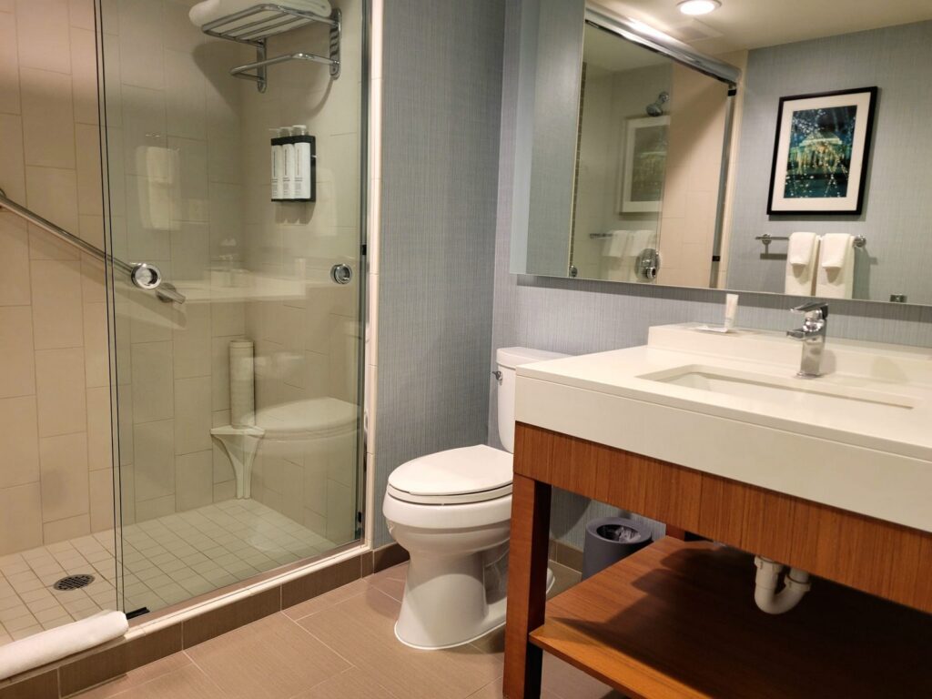 Hyatt Place Washington DC/Georgetown/West End bathroom