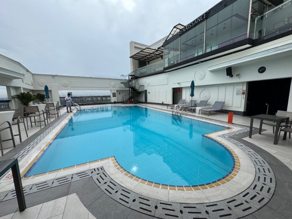 Renaissance Riverside Hotel Saigon Pool